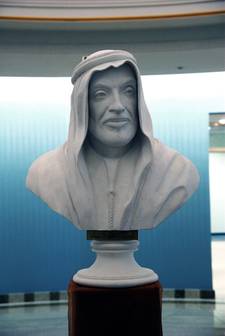 Zayed bin Al Nahayan, bust