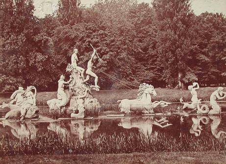 Stadtschloss Potsdam, Neptunbecken im Lustgarten, historisches Bildmaterial